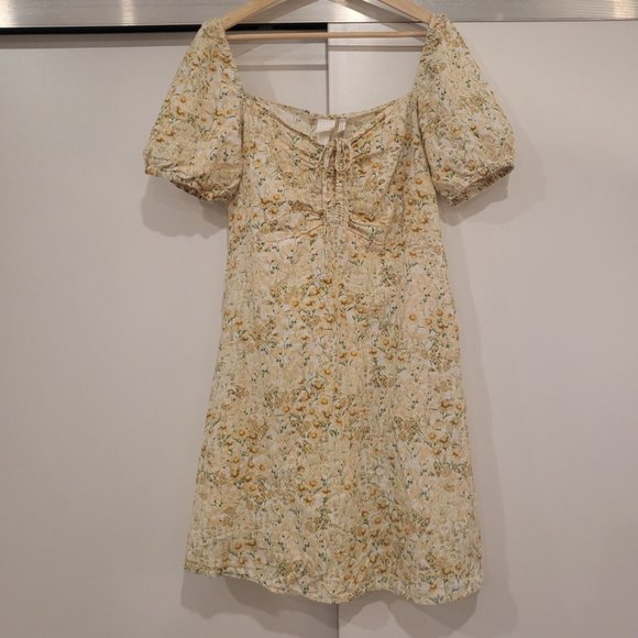 H&M Field Daisy Short Summer Dress with Shirring - Picture 1 of 3